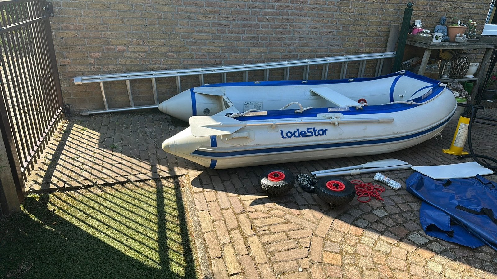 Keurige Lodestar rubberboot zeer compleet met rvs strandwiel, Ophalen, Zo goed als nieuw, Overige typen, Motorboot