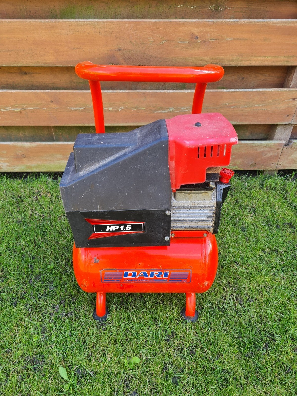Compressor HP 1.5 - Mobiel en Compact, Ophalen, Gebruikt, 6 tot 10 bar, Minder dan 200 liter/min