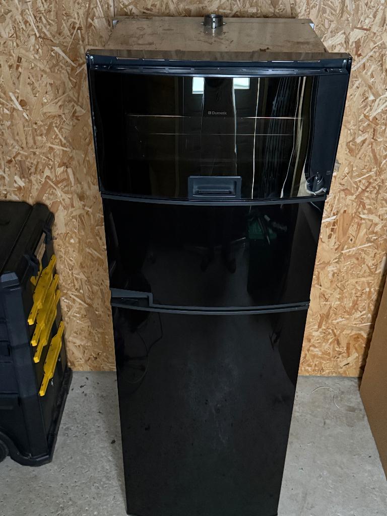 Dometic absorptie koelkast RMDT 8505 gereviseerd Tec tower, Caravans en Kamperen, Camper-accessoires, Ophalen of Verzenden, Zo goed als nieuw