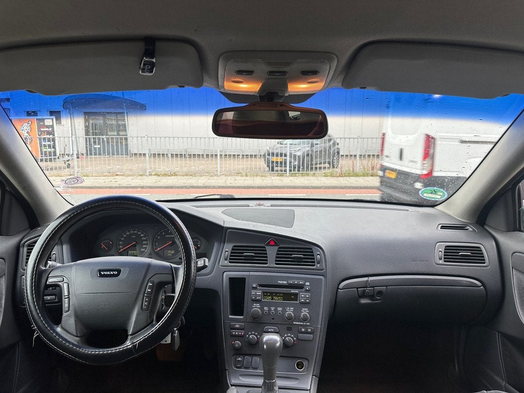 Volvo V70 2.4 Comfort Line / Airco / Cruise / AUT / NAP, Stof, Met garantie (alle), 2435 cc, 1533 kg