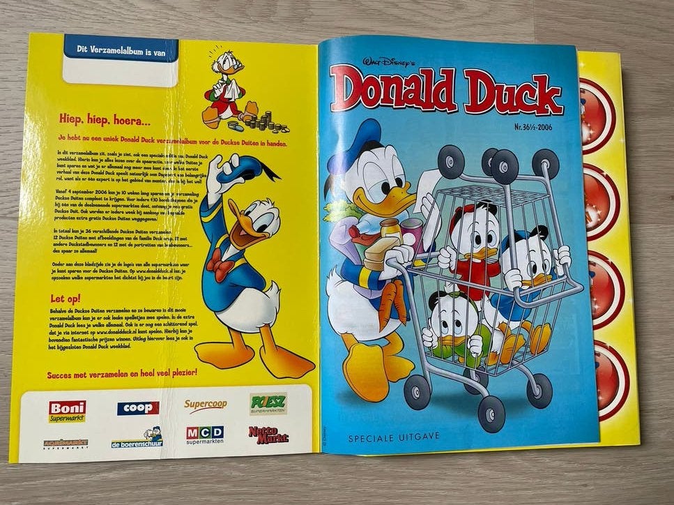 Donald Duck verzamelalbum Duckse Duiten 36 stuks 2006, Ophalen of Verzenden, Donald Duck, Zo goed als nieuw, Papier, Kaart of Schrift