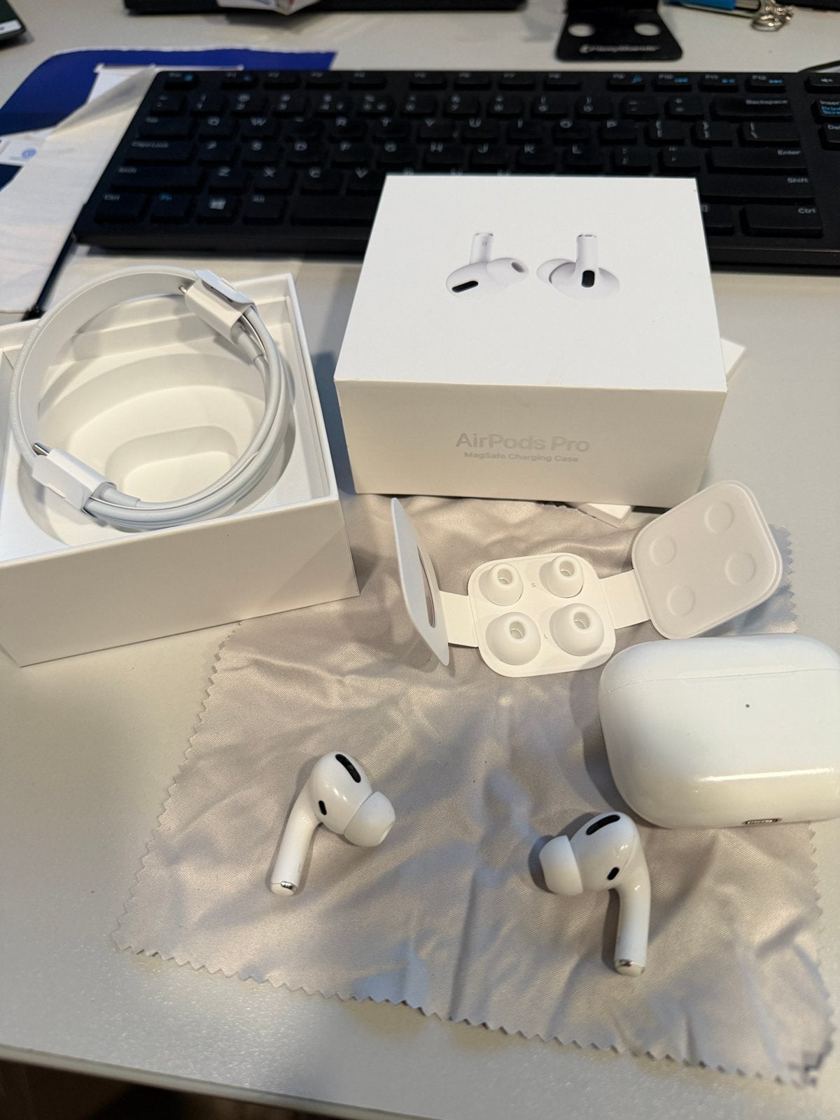 Apple AirPods Pro met MagSafe Oplaadcase, Audio, Tv en Foto, Ophalen of Verzenden, Zo goed als nieuw, Draadloos