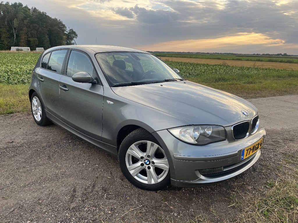 BMW 1-Serie 2.0 120I 5DR AUT 2008 Grijs, 1995 cc, 4 cilinders, Origineel Nederlands, 1200 kg