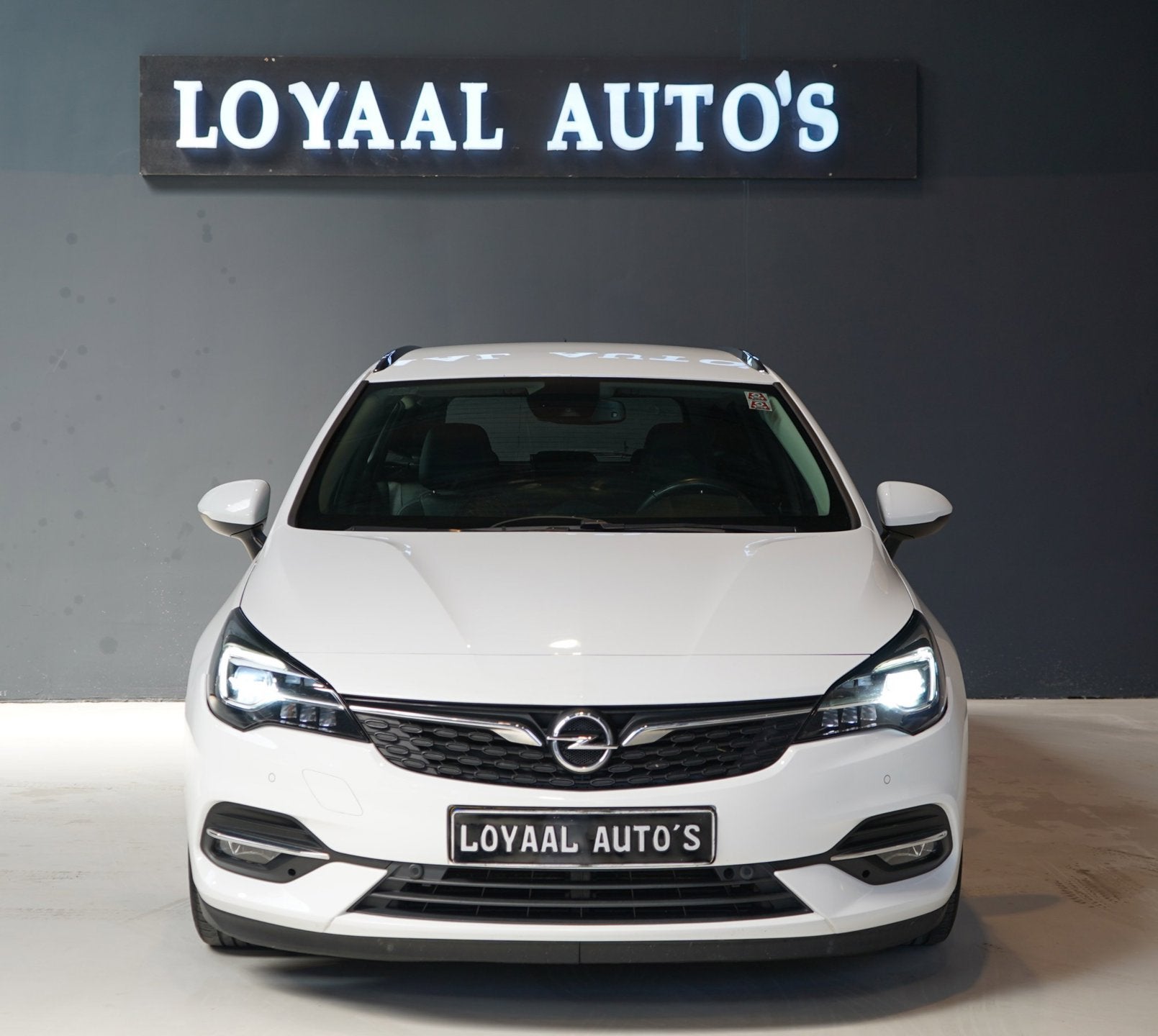 Opel Astra Sports Tourer 1.2 Elegance | BI-XENON | NAVI | AI, Voorwielaandrijving, Euro 6, Wit, Handgeschakeld