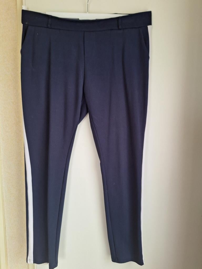 Donkerblauwe broek met witte streep maat XXl/44., Blauw, Maat 46/48 (XL) of groter, Ophalen of Verzenden, Zo goed als nieuw