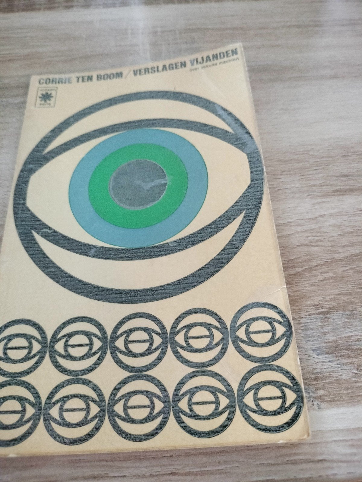 Corrie ten Boom - Verslagen Vijanden (Boek), Ophalen of Verzenden, Gelezen, Corrie ten Boom