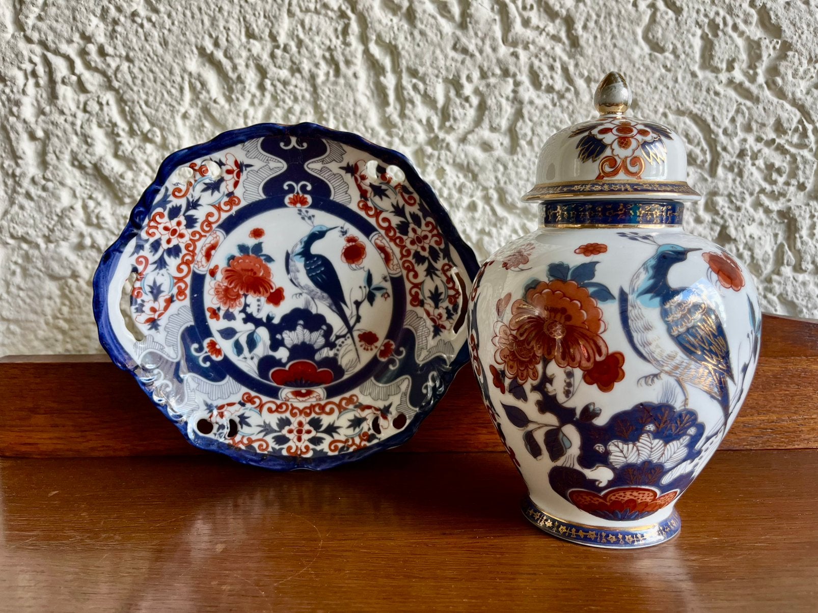 Mooie porseleinen set in Imari-stijl – wandbord en vaasje, Ophalen of Verzenden