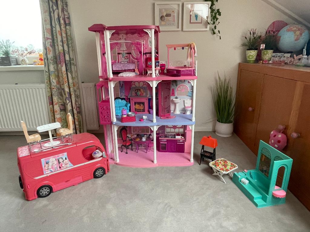 barbie huis met camper, Kinderen en Baby's, Speelgoed | Poppenhuizen, Ophalen, Gebruikt, Poppenhuis