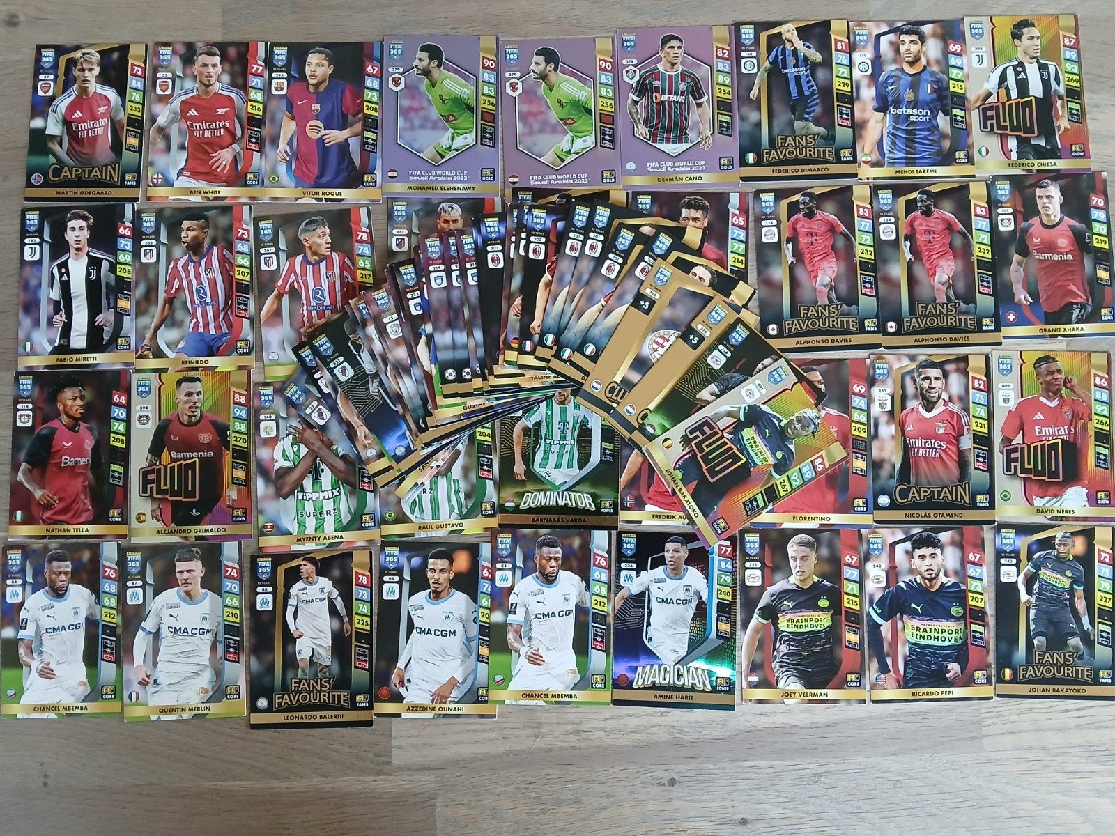 Fifa panini kaarten 2025, Ophalen of Verzenden, Zo goed als nieuw, Meerdere plaatjes