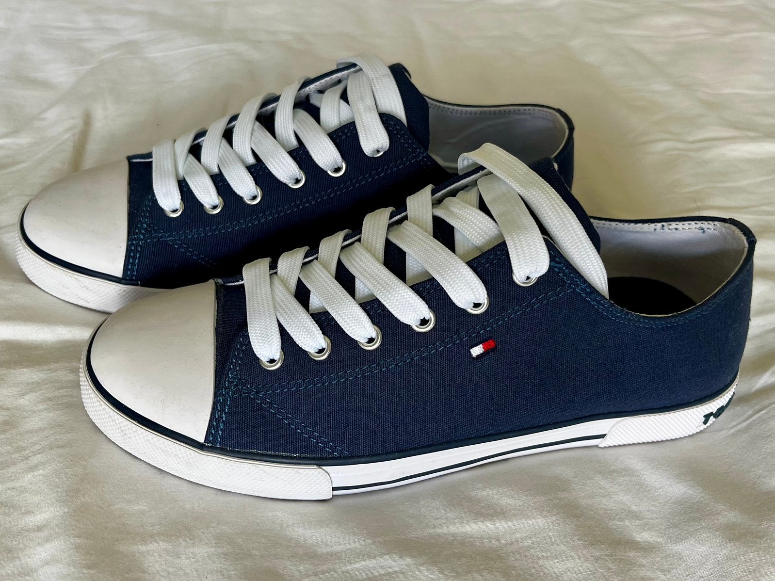Tommy Hilfiger sneakers - NIEUW IN DOOS, Jongen of Meisje, Schoenen, Nieuw, Ophalen of Verzenden