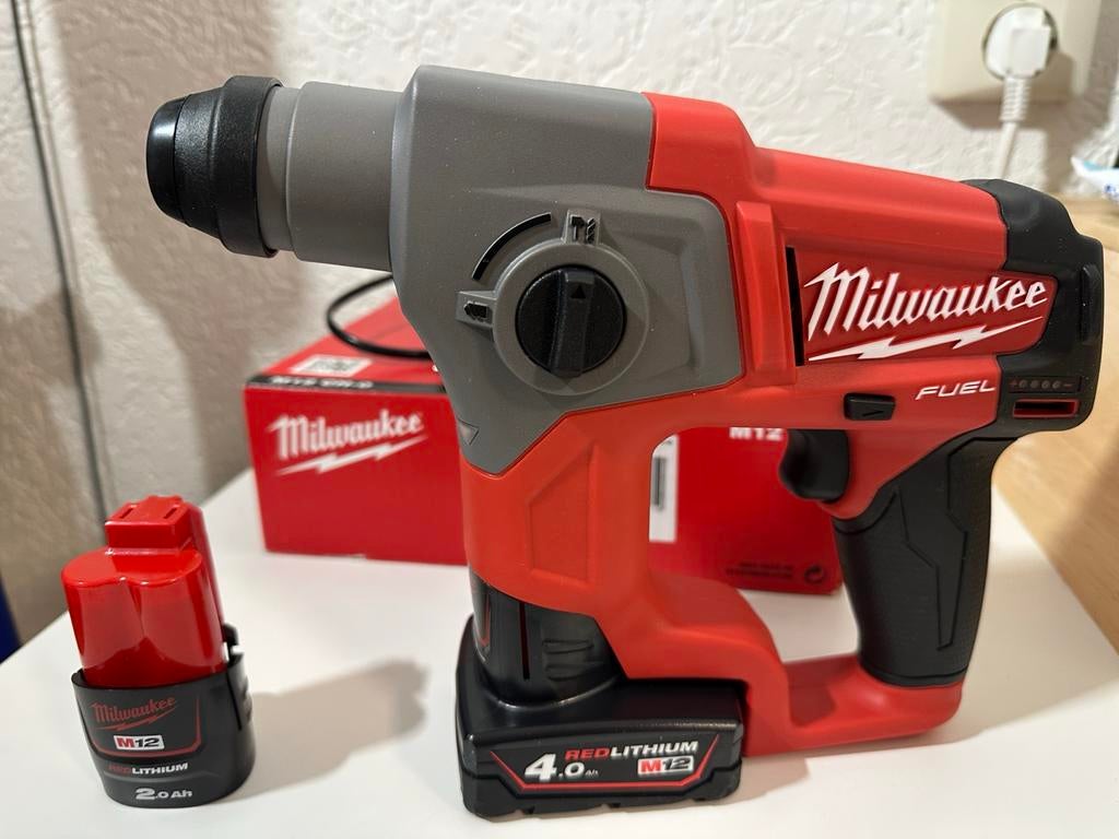 Milwaukee M12 FUEL Boorhamer met Accu's en Lader (Nieuw), Doe-het-zelf en Verbouw, Gereedschap | Boormachines, Ophalen, Boor- en/of Breekhamer