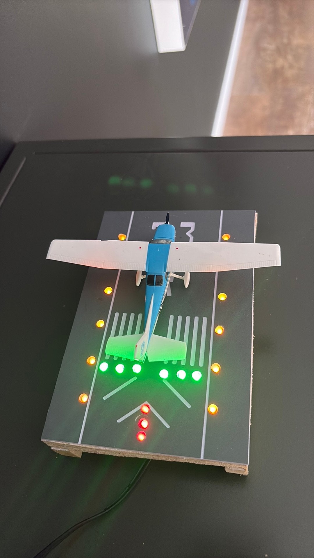 Jc wings, SQ wings, herpa landingsbaan 1:400, Ophalen of Verzenden, Zo goed als nieuw, Schaalmodel