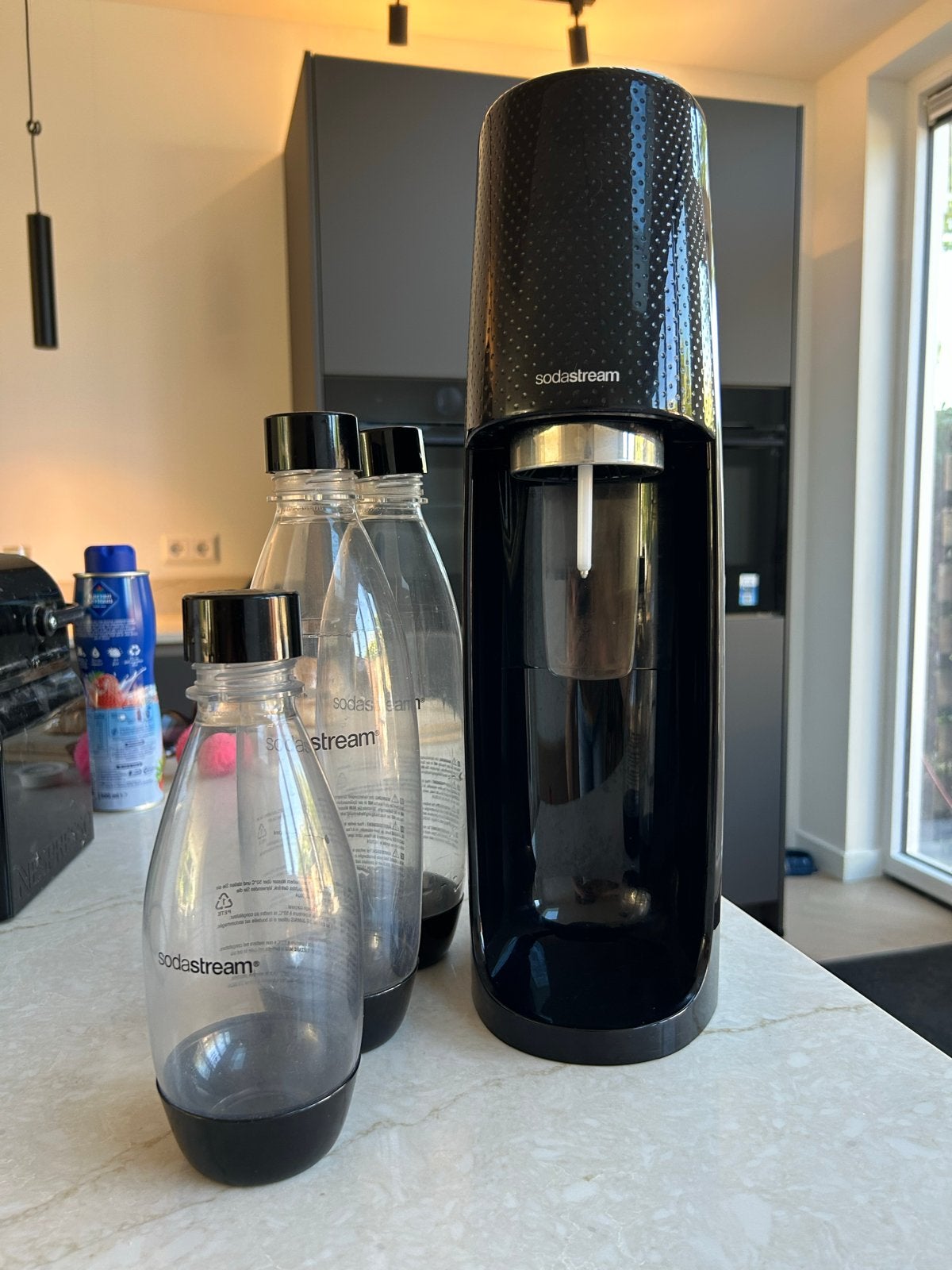 Sodastream met 2 grote en 1 kleine flessen, Witgoed en Apparatuur, Ophalen of Verzenden, Zo goed als nieuw