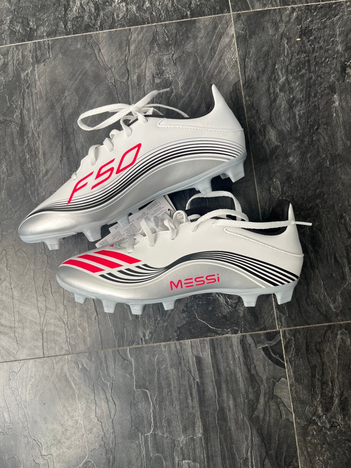 Nieuwe Adidas voetbalschoenen f 50, Maat XS of kleiner, Schoenen, Nieuw, Ophalen of Verzenden