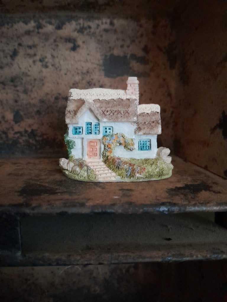 ~ Engels Cottage Huisje #1, Verzamelen, Beelden en Beeldjes, Ophalen of Verzenden, Zo goed als nieuw, Overige typen