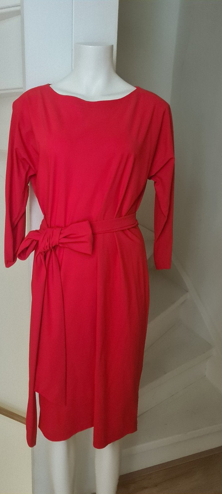 LaDress jurk dress xs 34 rood rode travelstof travel strik, Kleding | Dames, Ophalen of Verzenden, Zo goed als nieuw, Boven de knie
