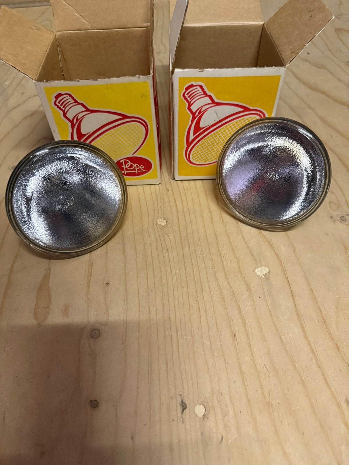 Te koop 2 lampen grote fitting 230 volt, 30 tot 60 watt, Gloeilamp, Nieuw, Overige merken