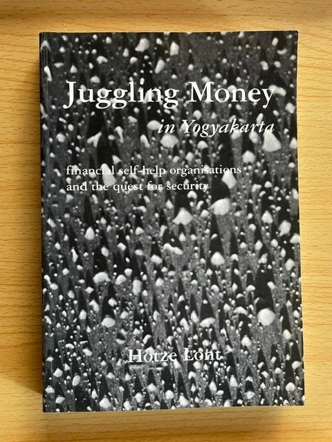 Self-help organizations and social security in Yogyakarta, Ophalen of Verzenden, Zo goed als nieuw, Hotze Lont