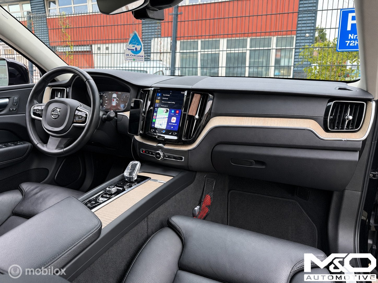 Volvo XC60 2.0 B5 INSCRIPTION | PANO | TREKHAAK | LED | HUD, Gebruikt, 4 cilinders, 1969 cc, Zwart
