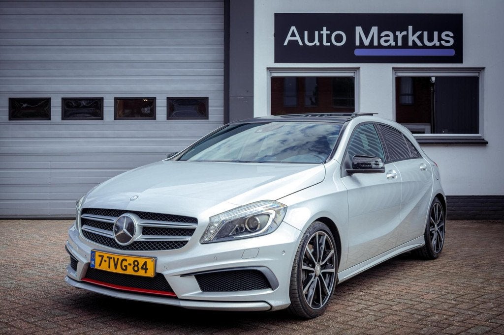 Mercedes A-klasse A250 AMG Aut|Pano|Adaptive cruise|Harman/K, Auto's, Mercedes-Benz, Gebruikt, 4 cilinders, Leder, Bedrijf