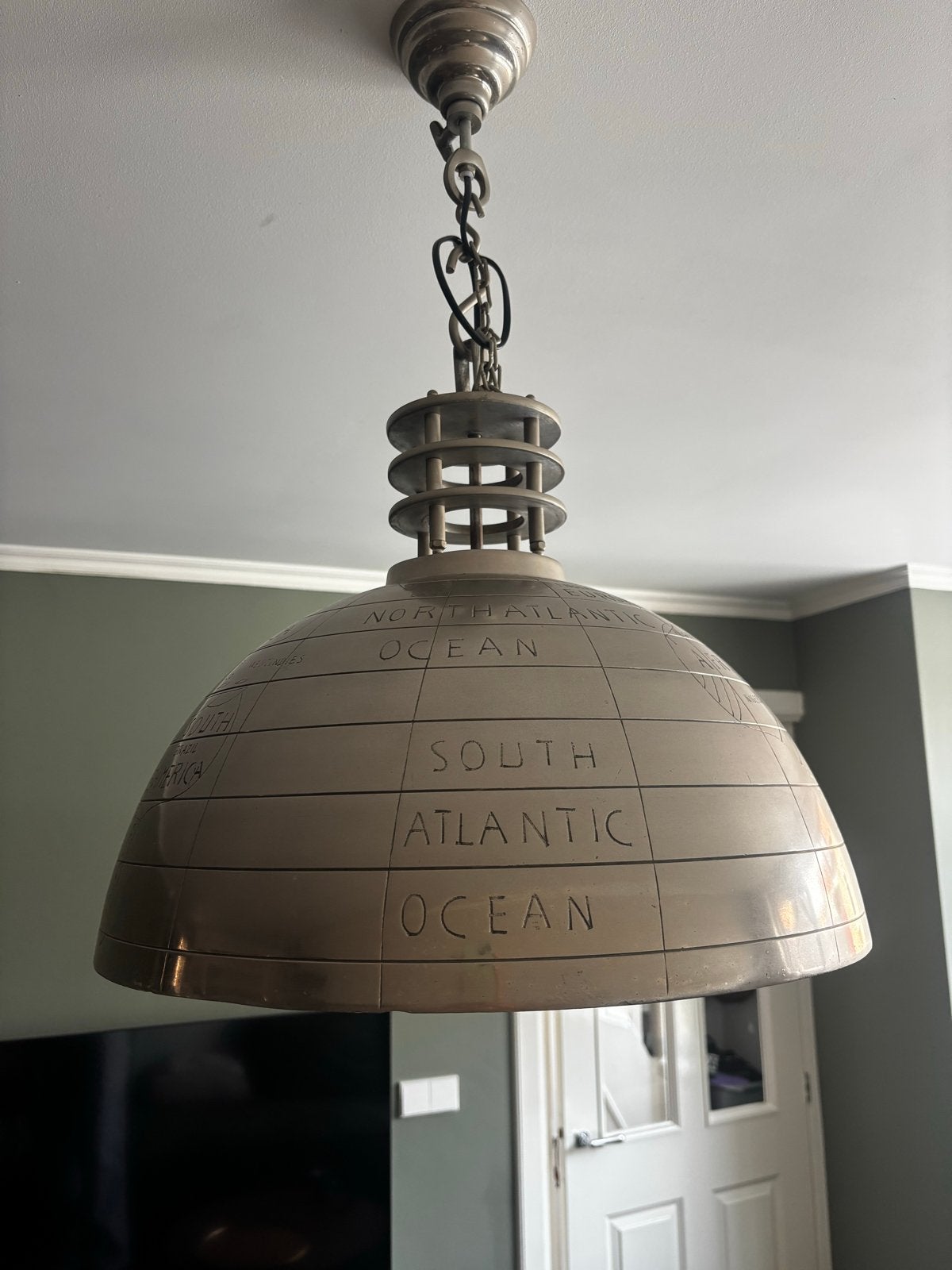 Zware hanglamp met wereldkaart - Rivièra Maison stijl, Huis en Inrichting, Lampen | Hanglampen, Ophalen, Gebruikt, 50 tot 75 cm