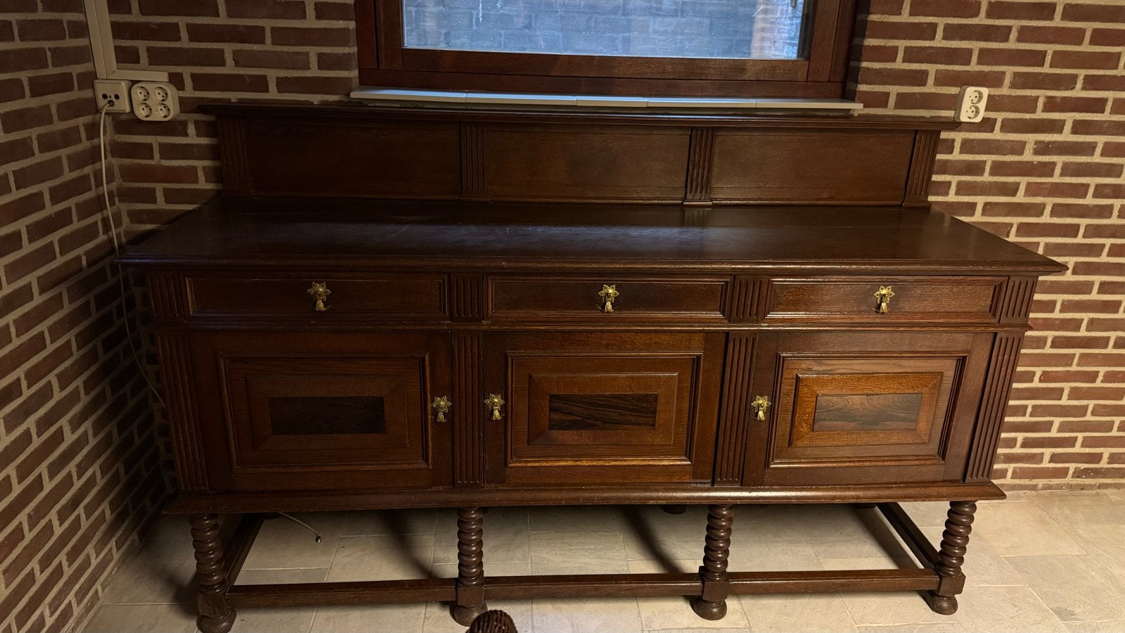 Antiek dressoir/sideboard van donker hout, Ophalen