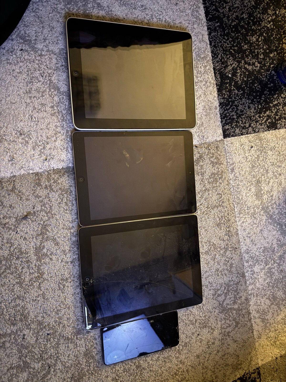 3 kapotte iPads en 1 kapotte Samsung telefoon, Computers en Software, Ophalen, Niet werkend