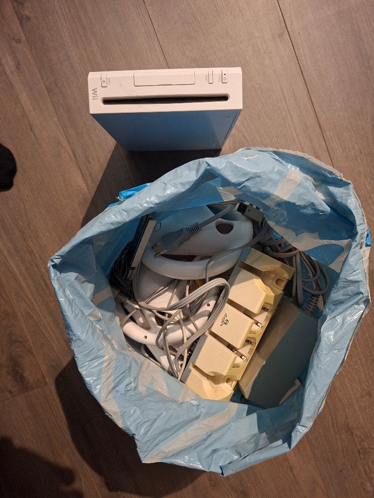 Wii met toebehoren, Ophalen, Gebruikt, Met 2 controllers, Met games
