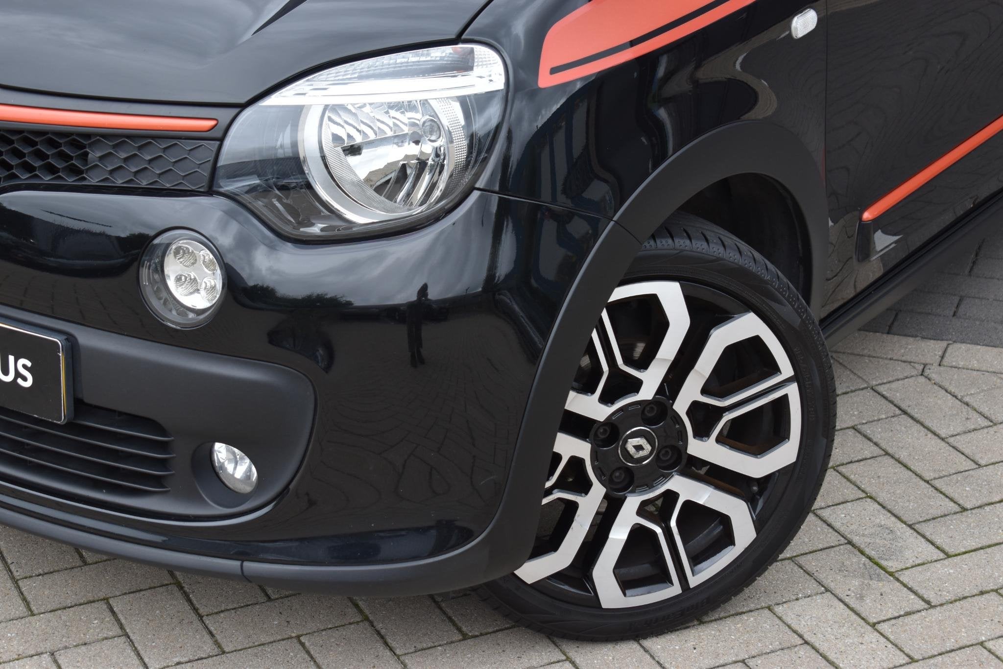 Renault Twingo TCe GT | DEALER ONDERH. | CAMERA | NAVI | CRU, Auto's, Euro 6, 4 stoelen, Leder en Stof, Zwart