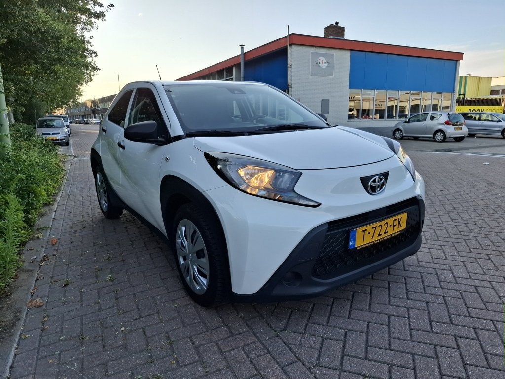 Toyota Aygo X 1.0 VVT-i MT (bj 2023), Auto's, 12 maanden, Gebruikt, 4 stoelen, Wit