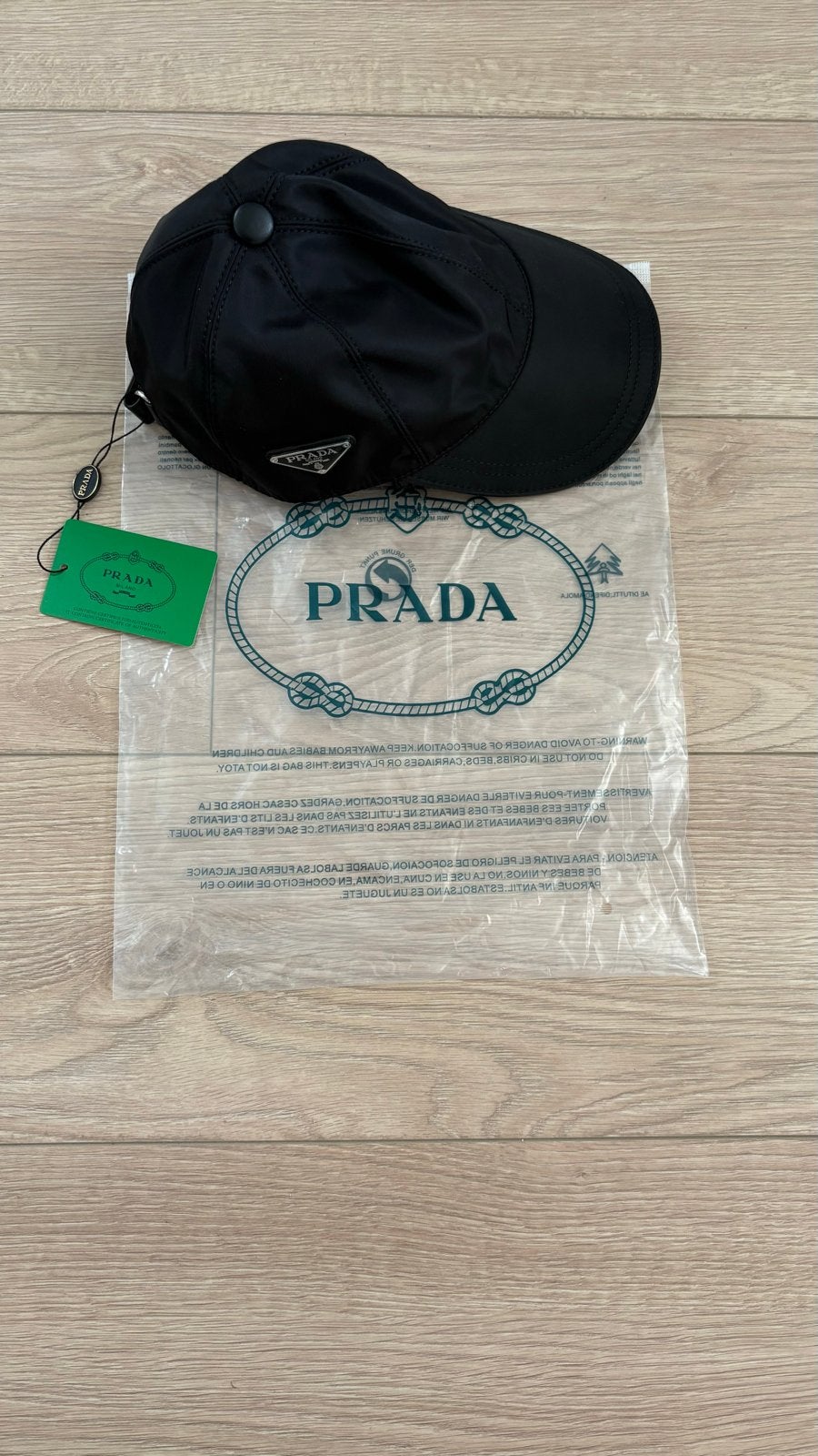 Prada Pet Zwart - Nieuw met labels, Kleding | Dames, Hoeden en Petten, Ophalen of Verzenden, Nieuw, One size fits all, Pet