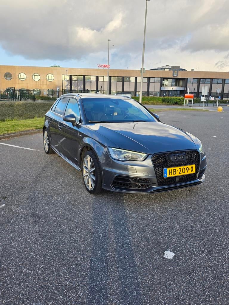Audi A3 full S-Line Pano Virtual Cockpit S3 uitvoering, 4 cilinders, 1395 cc, 149 pk, Zilver of Grijs