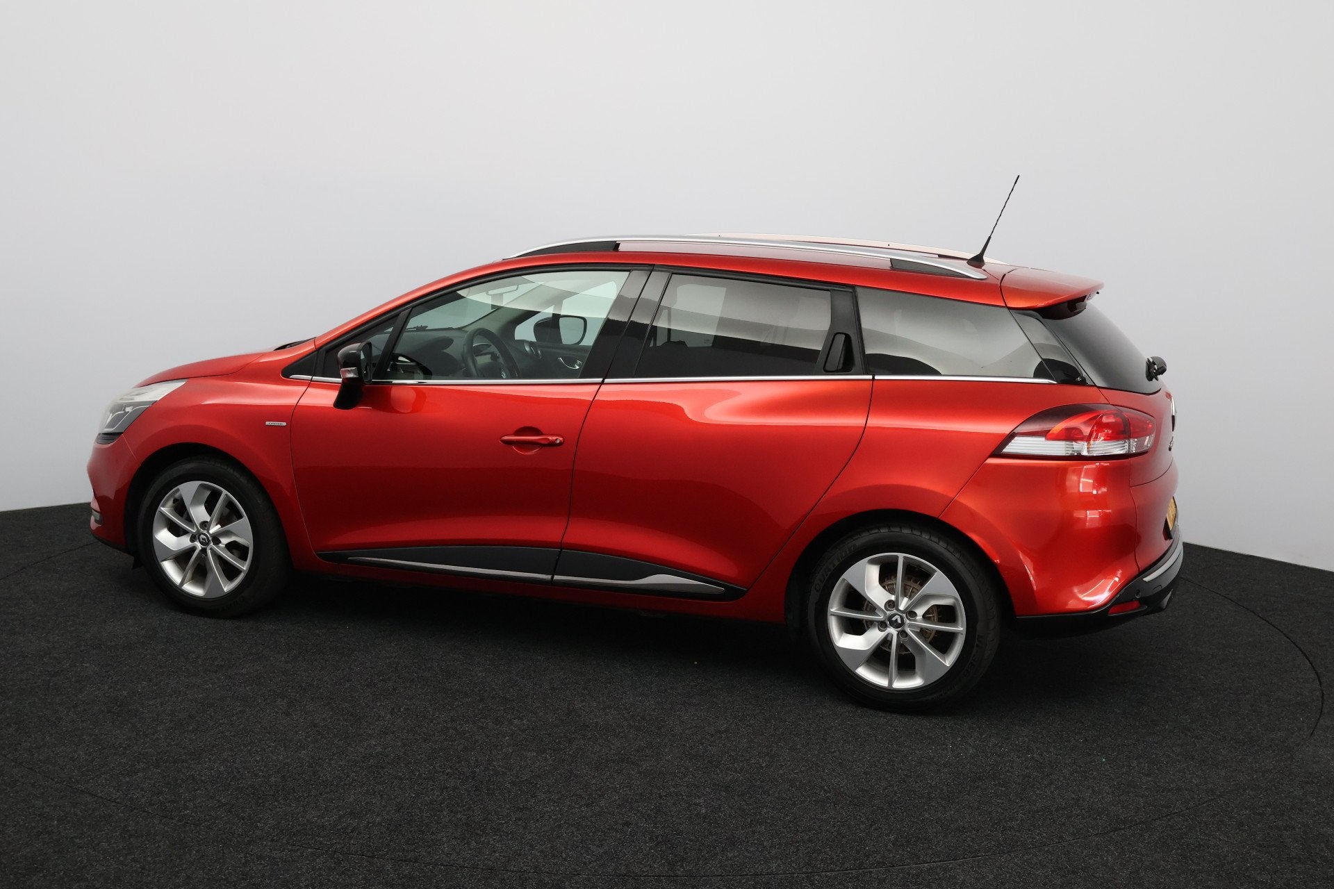Renault Clio Estate 0.9 TCe Limited /Ketting Verv.! /DAB+! /, Voorwielaandrijving, 898 cc, Gebruikt, 580 kg