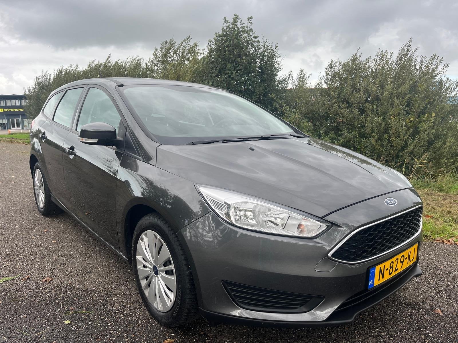 Ford Focus Wagon 1.0 | Airco | Nieuwe apk bij levering, Gebruikt, Euro 6, Zwart, Handgeschakeld