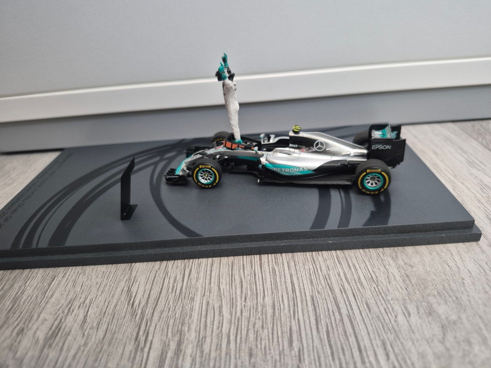 Mercedes F1 formule 1 Nico Rosberg 2016 Wereldkampioen, Overige merken, 1:50 of kleiner, Auto, Ophalen of Verzenden