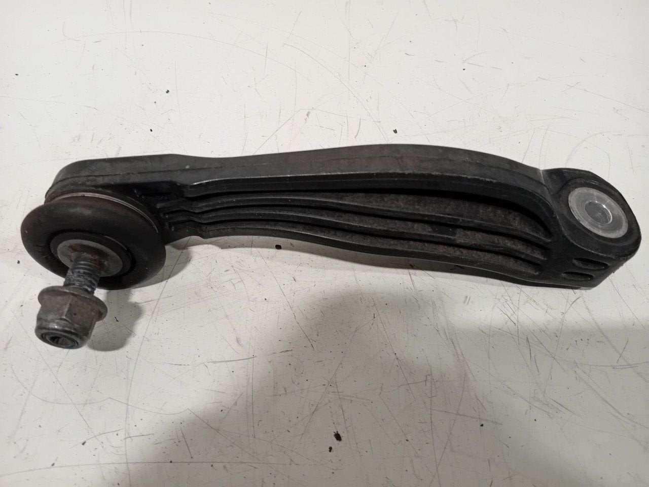 Draagarm links achter Skoda Enyaq, Onderdelen@venauto.nl, Van der Ven Autorecycling B.V., Gebruikt, Ettenseweg 76, 4706 PB Roosendaal, The Netherlands