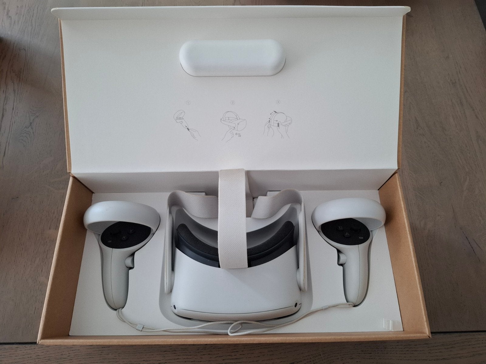 Oculus Quest 2 VR-bril met controllers en oplader, Spelcomputers en Games, Ophalen of Verzenden, Zo goed als nieuw, VR-bril, Overige platformen