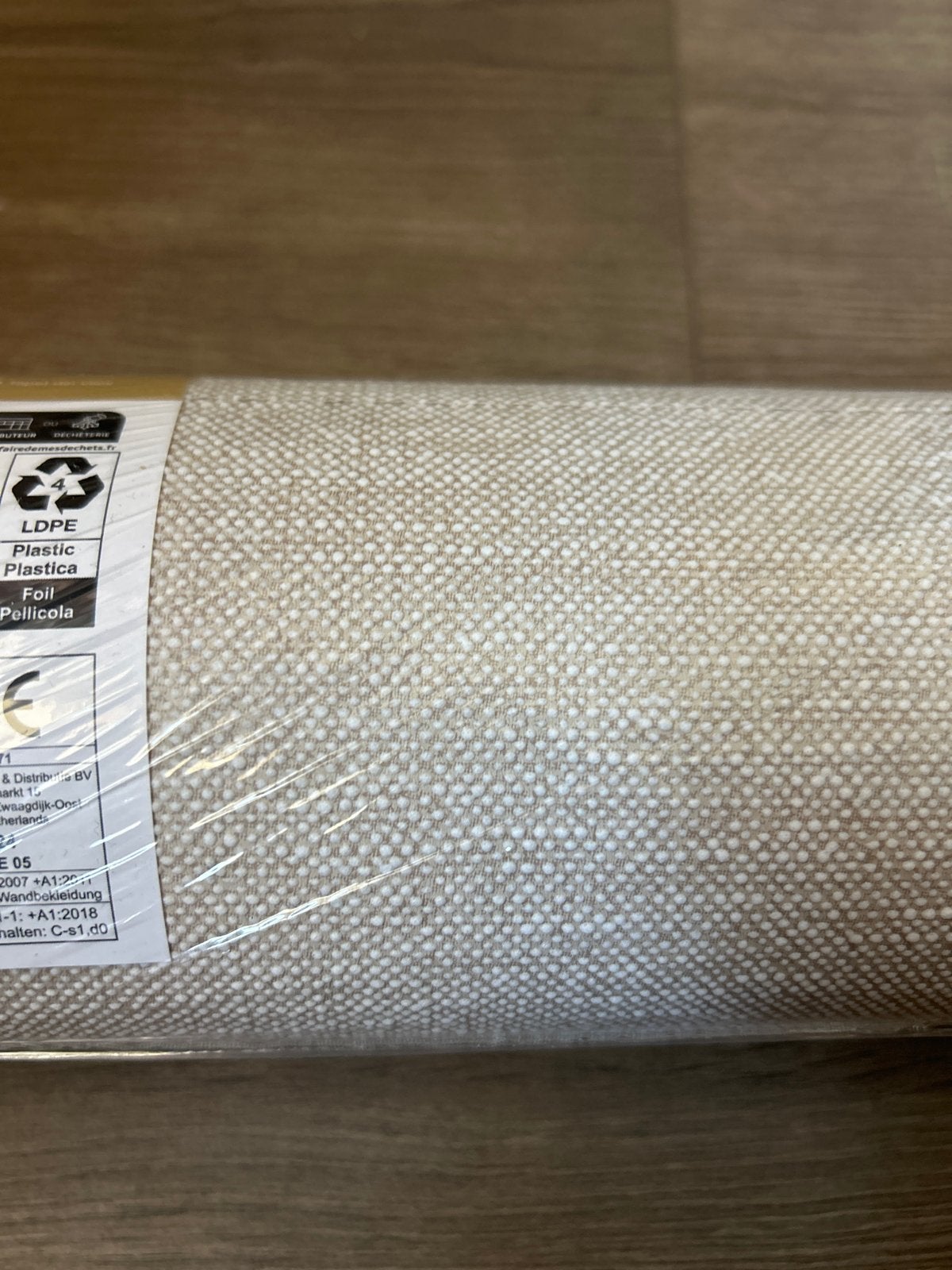 8 rollen ongebruikt behang - Linnen look van Action, Ophalen of Verzenden, 25 tot 50 m², Beige