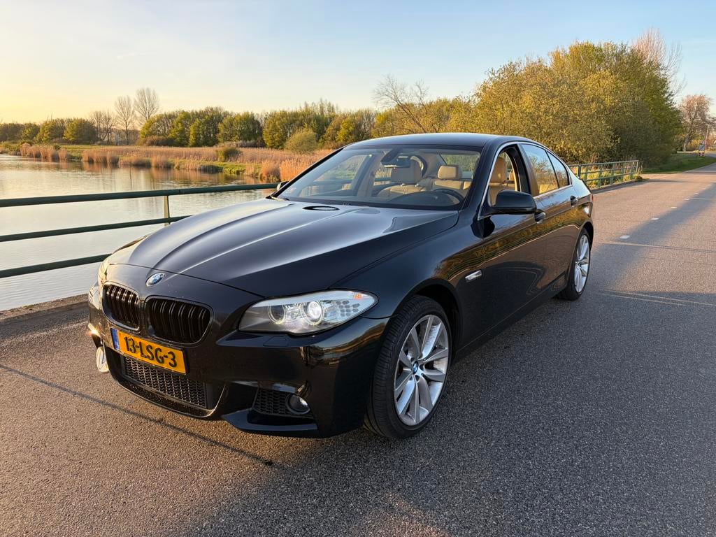 BMW 5-Serie 3.0 I 523 AUT 2010 Zeer goede staat!, Auto's, Achterwielaandrijving, 2000 kg, Bedrijf, Sedan