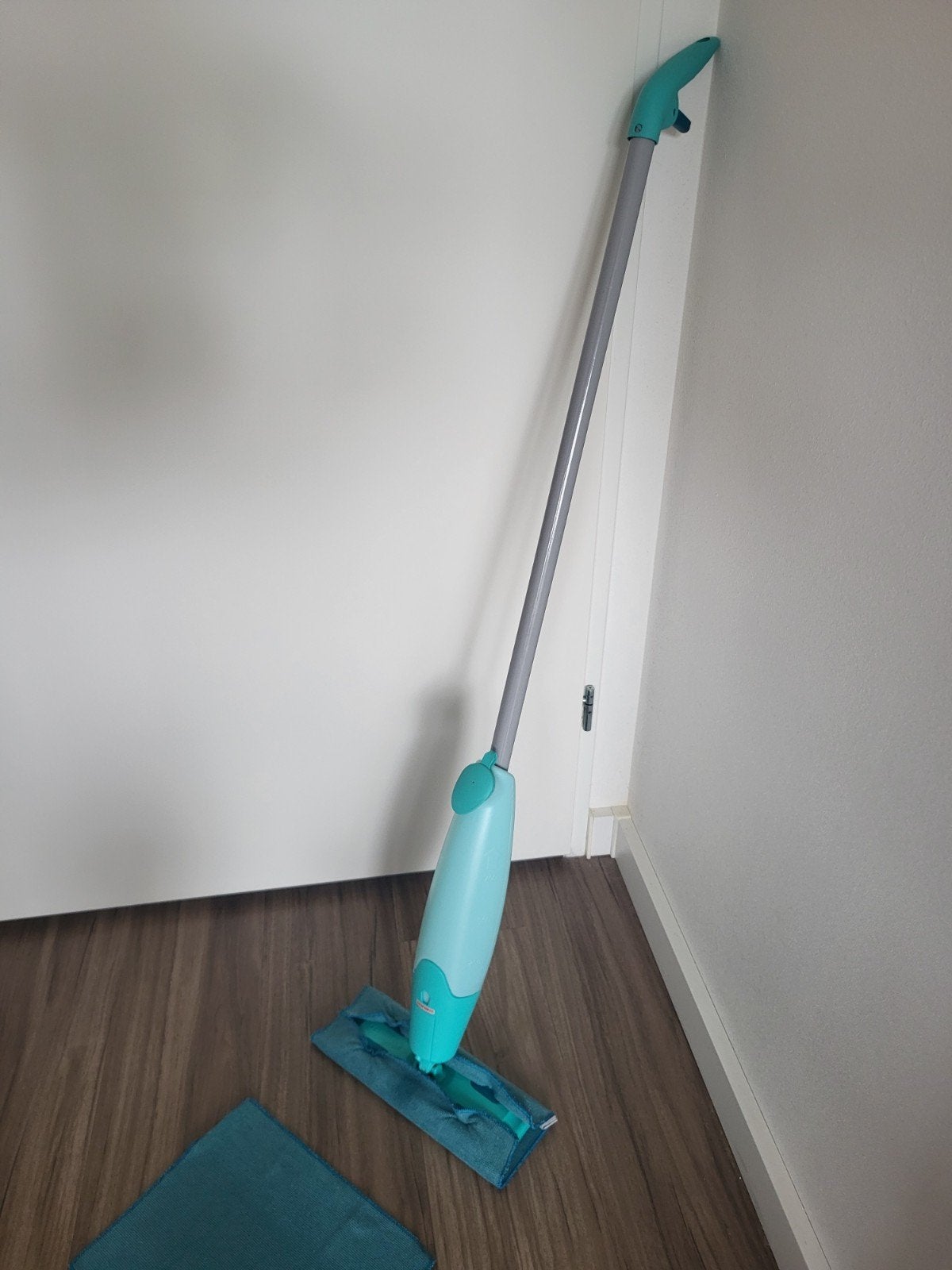Leifheit Spray Mop met 2 Microvezeldoeken, Huis en Inrichting, Ophalen, Mop of Dweil