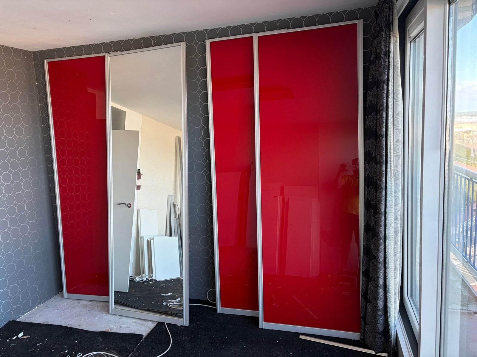 Schuifdeuren voor kast met rode en spiegelende schuifdeuren, Ophalen, Gebruikt, 200 cm of meer, Metaal