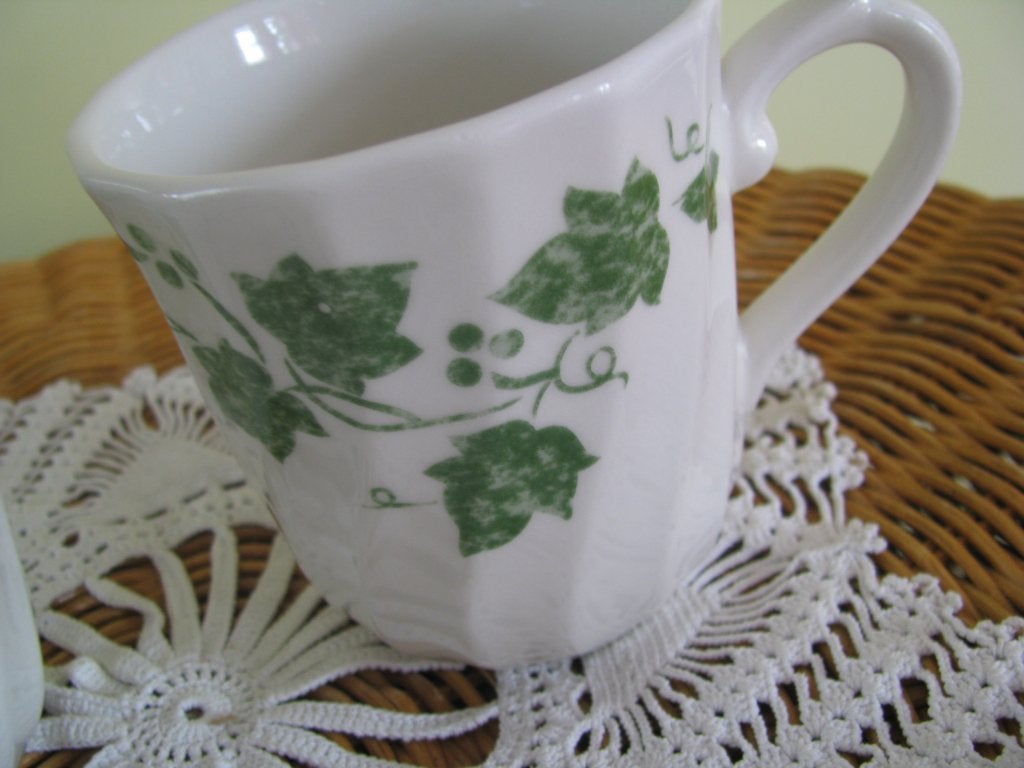 Churchill Staffordshire * 2 x mok # beker met oor *, Ophalen of Verzenden, Zo goed als nieuw, Overige stijlen, Kop(pen) en/of Schotel(s)