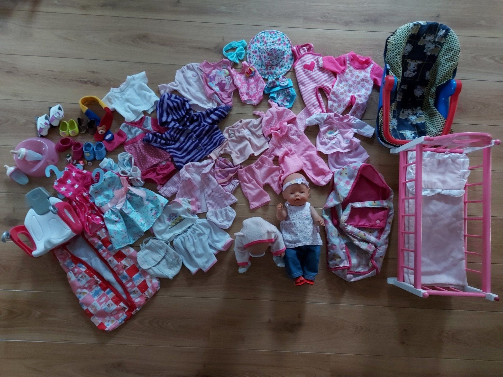 2 Baby Born poppen met veel accessoires en kleding, Ophalen of Verzenden, Gebruikt, Babypop