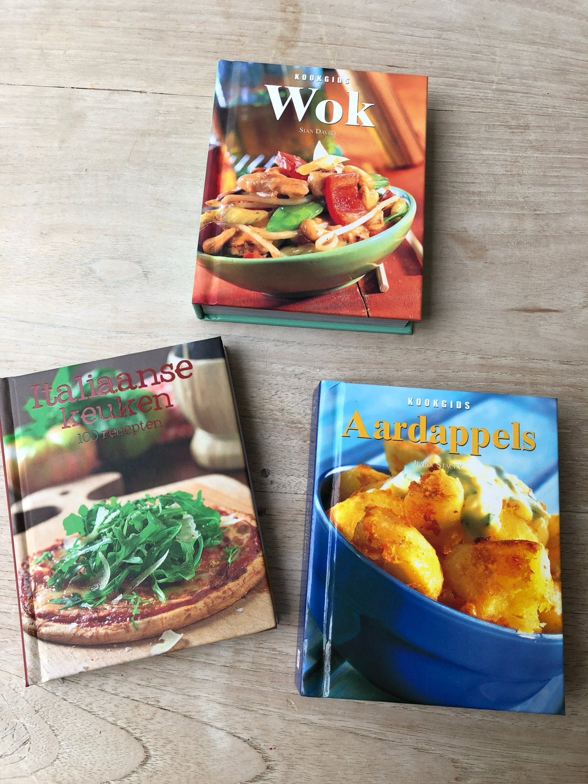 3 kookboekjes: Wok, Italiaanse keuken, Aardappels, Ophalen of Verzenden, Gelezen, Azië en Oosters