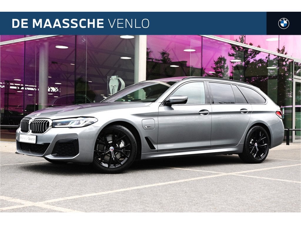 BMW 5 Serie Touring 530e M Sport Automaat / Trekhaak / Panor