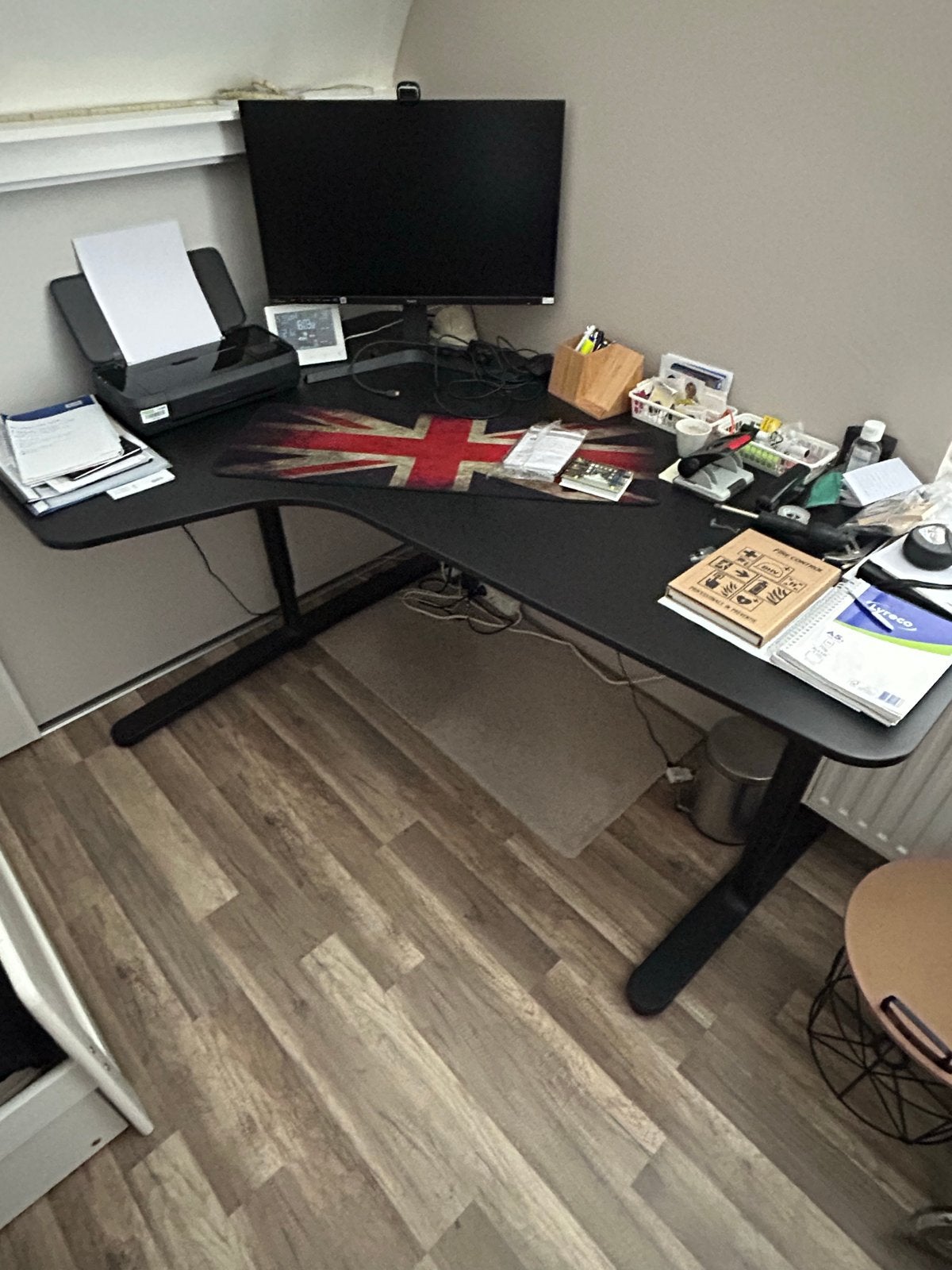 Zwart bureau, Ophalen, Spaanplaat of MDF, Hoekbureau, Zo goed als nieuw