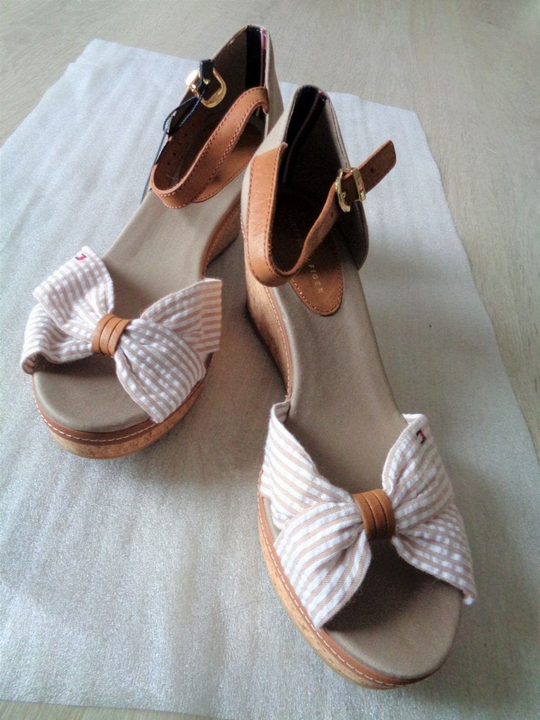 Tommy Hilfiger sleehakken met leer, maat 39, NIEUW, Bruin, Nieuw, Tommy Hilfiger, Sandalen of Muiltjes