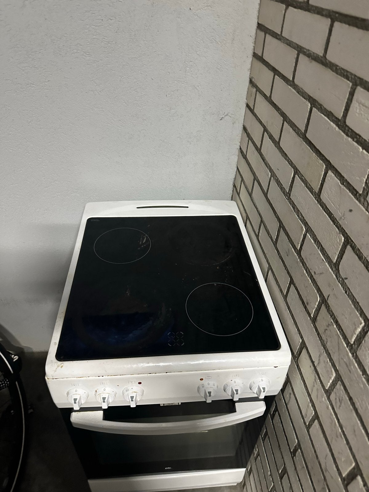 Vrijstaand elektrisch fornuis met keramische kookplaat, Gebruikt, Keramisch, 85 tot 90 cm, 4 kookzones