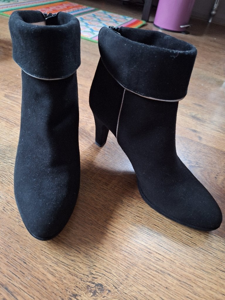 Nieuwe zwart suede leren laarzen hak van Lilian, maat 39, Lilian, Zwart, Lage of Enkellaarzen, Nieuw