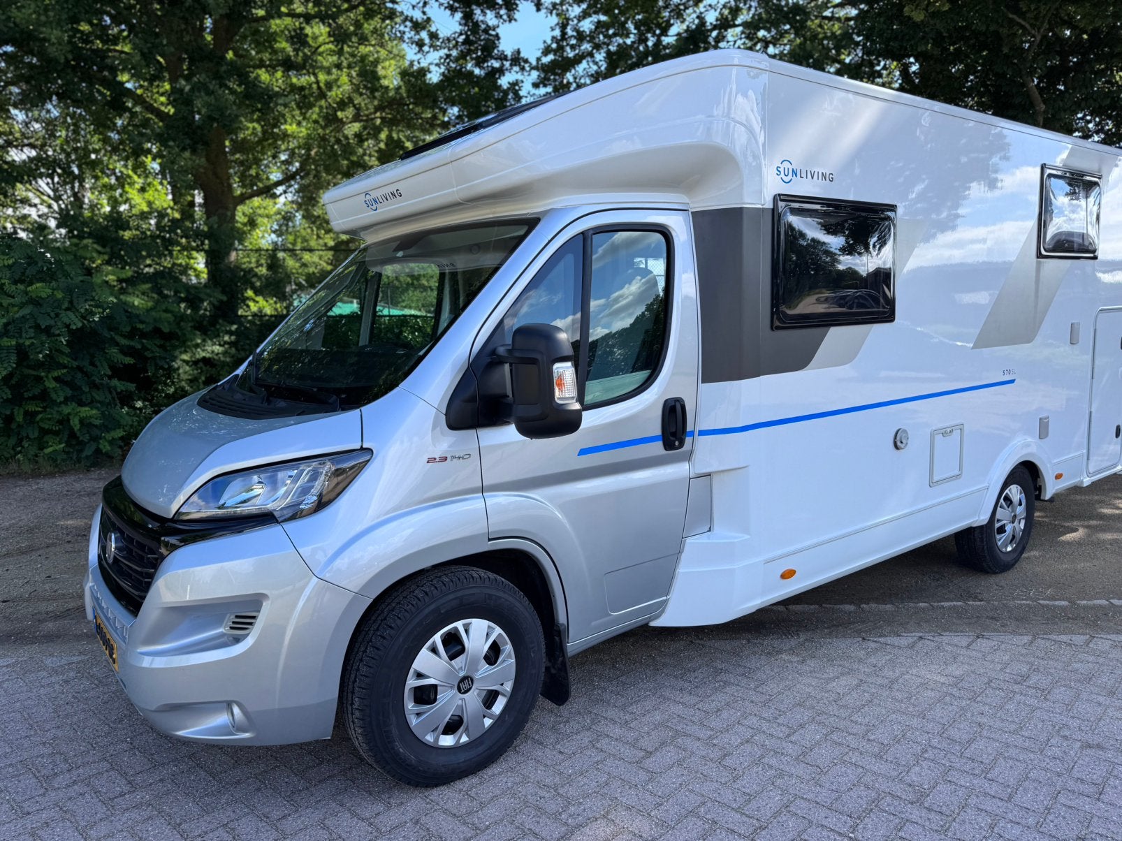 2021/ADRIA/Enkele bedden/Hefbed/Automaat/SUNLIVING/FIAT NWST, Automaat, Fietsendrager, Ringverwarming, 6 tot 7 meter